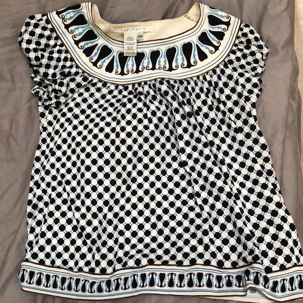 Shoulder cap Max Studio shirt